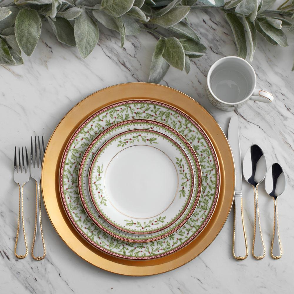 Holiday Traditions 16 Piece Dinnerware Set, Service for 4